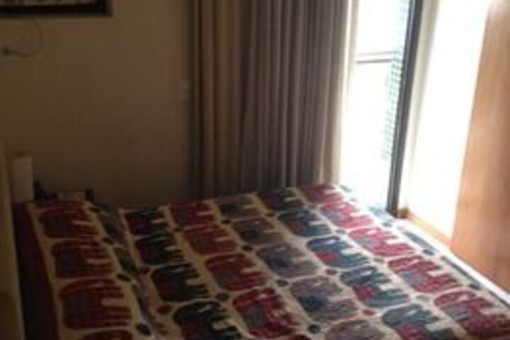 Room 4 of 9