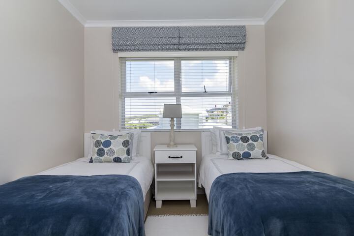 Room 11 of 77