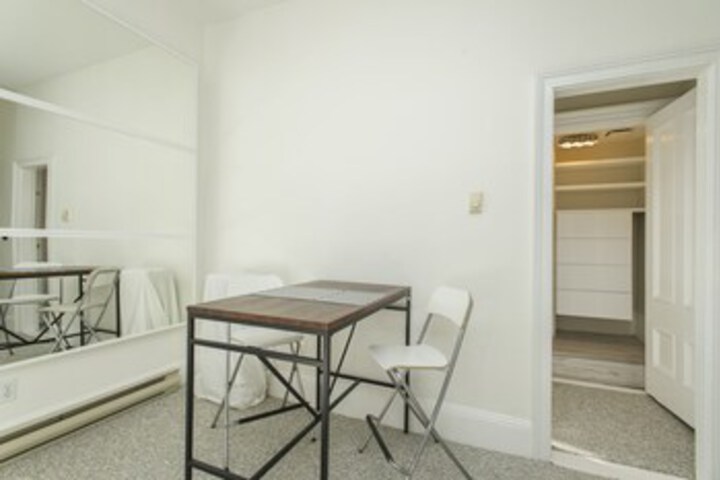 Room 27 of 63