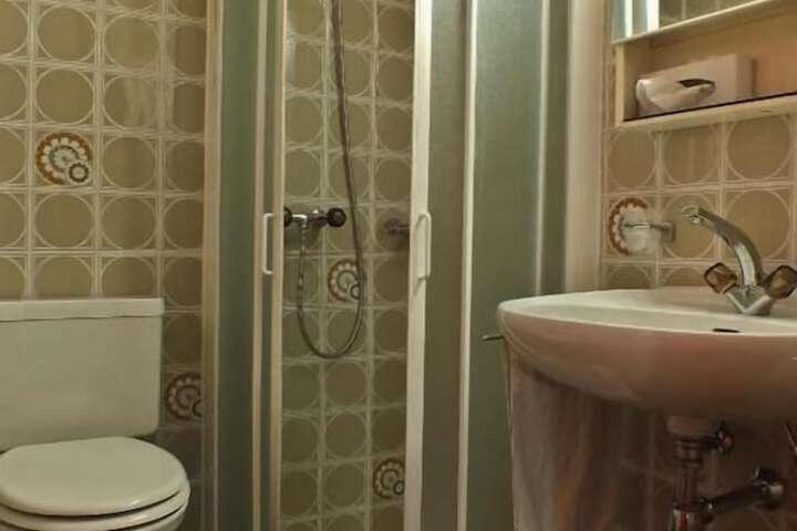 Room 15 of 27