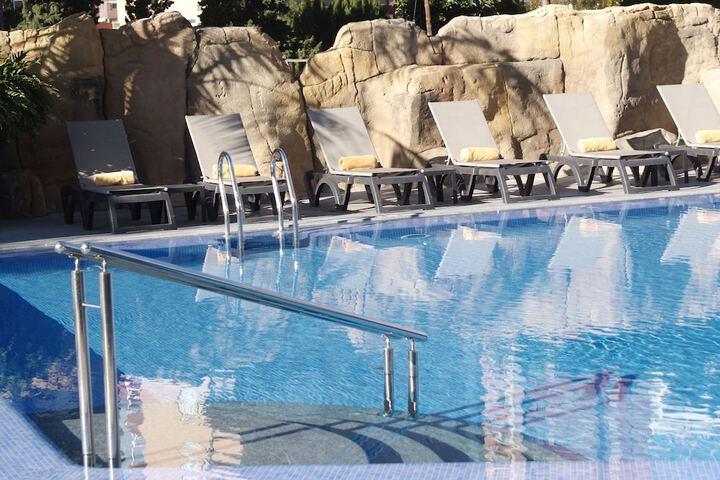 Hotel Pool