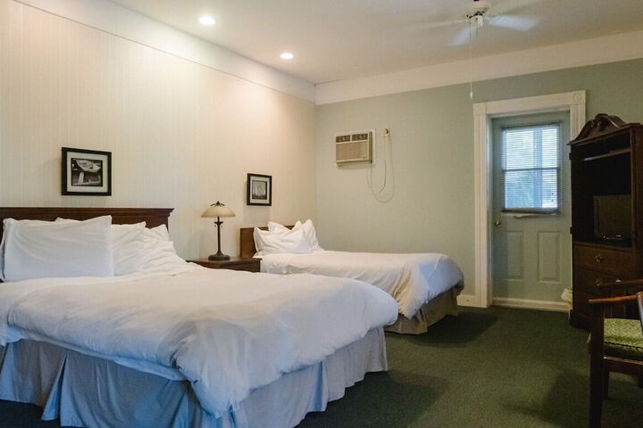 Room 4 of 17