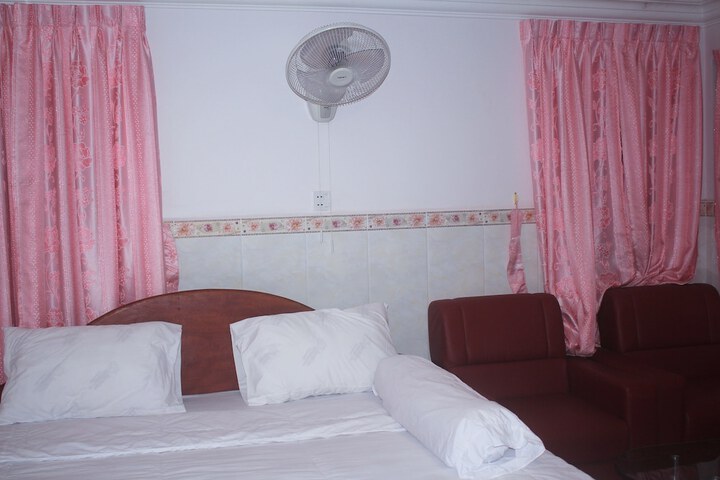 Room 10 of 36