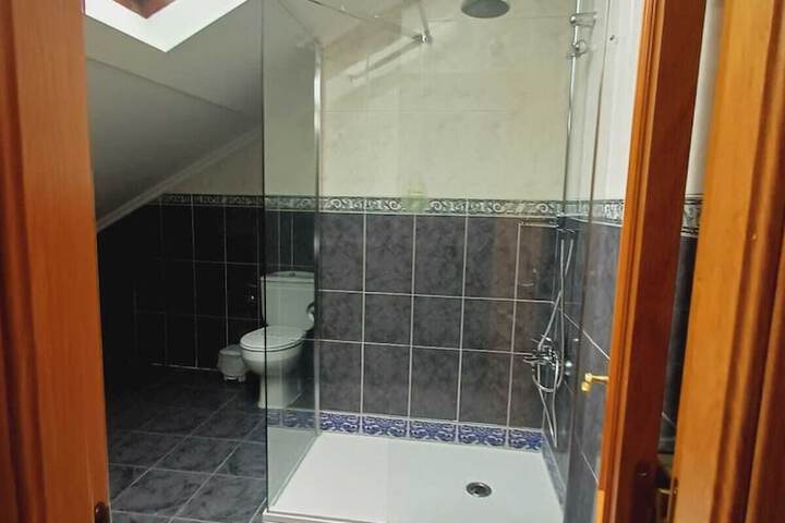 Room 9 of 12