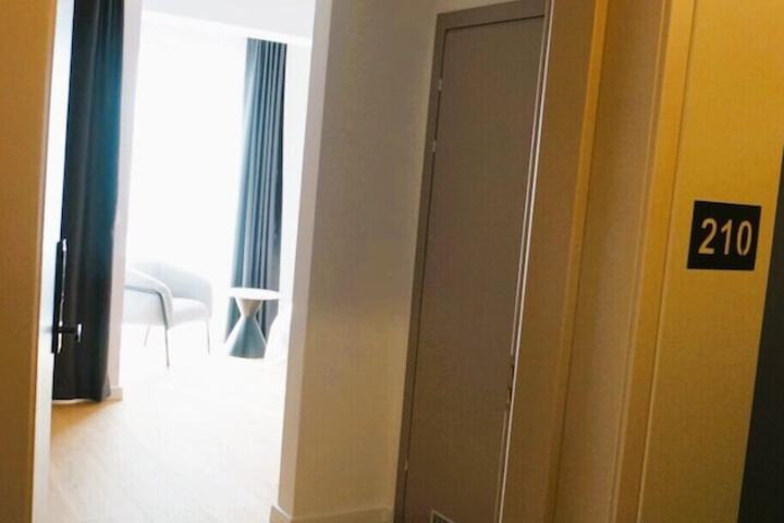 Room 16 of 69
