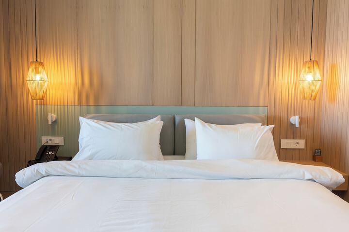 Room 28 of 102