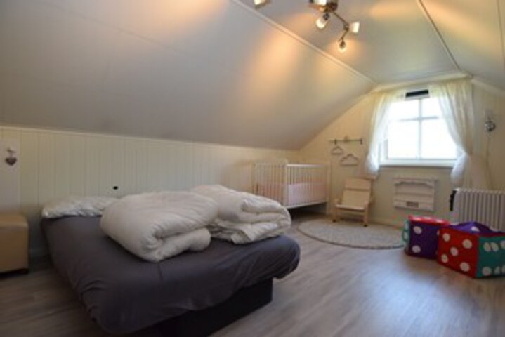 Room 9 of 13