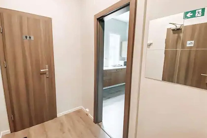 Room 9 of 30