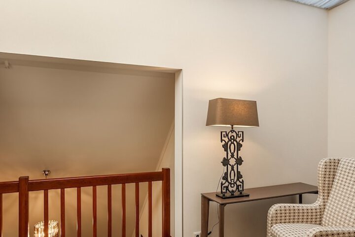 Room 30 of 98