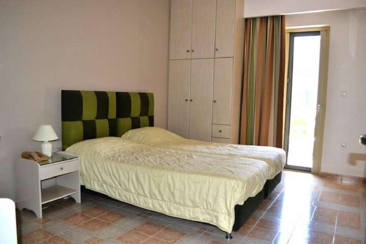 Room 4 of 60