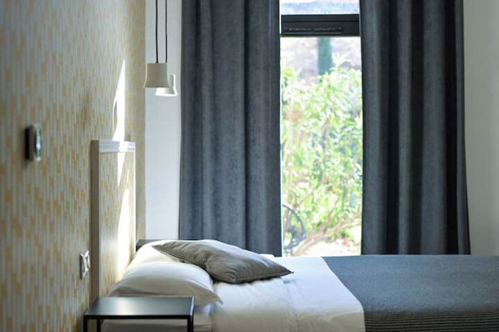 Room 25 of 48