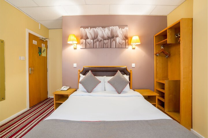 Room 8 of 43