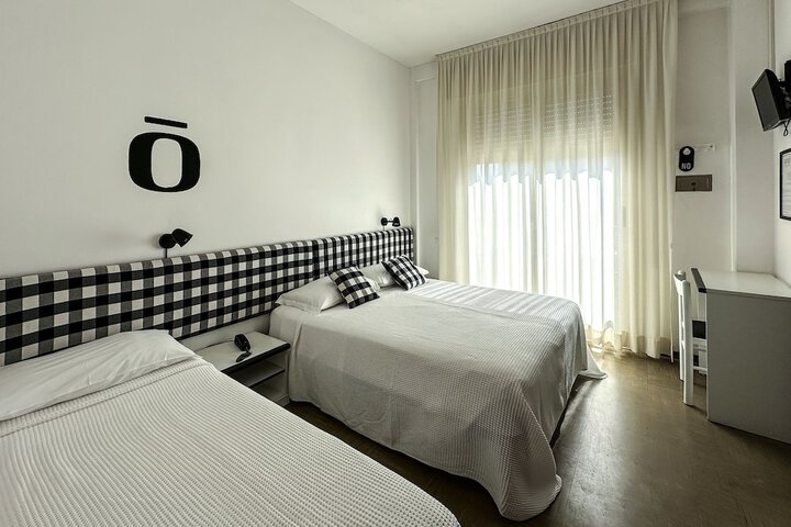 Room 17 of 76