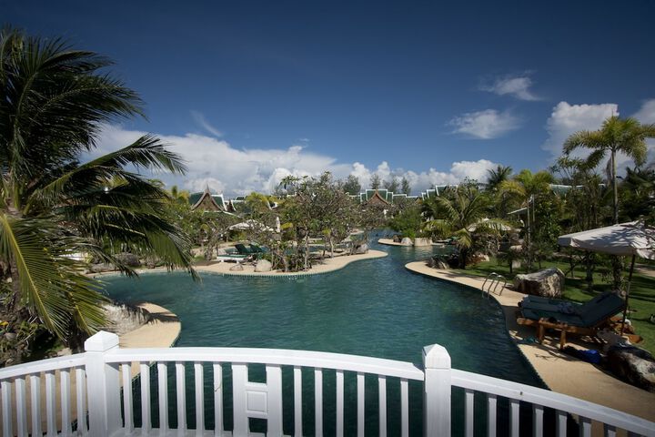 Hotel with Pool