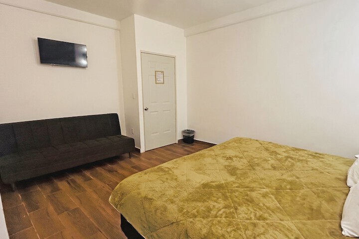 Room 11 of 37