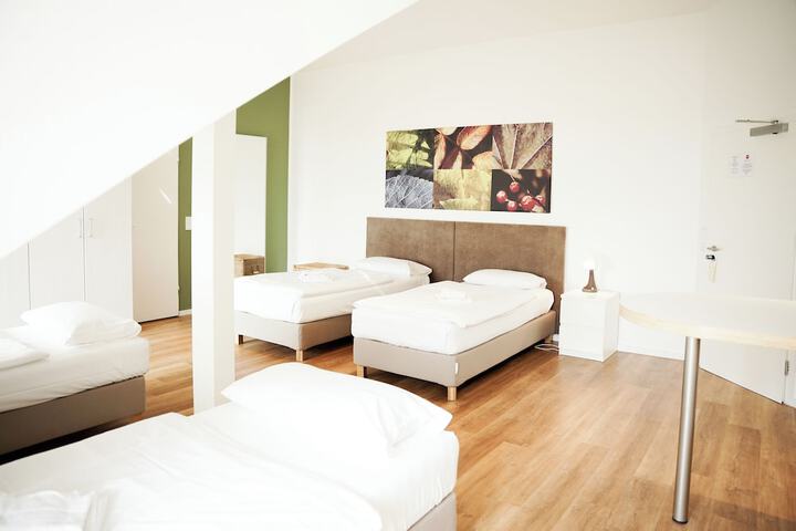 Room 50 of 76