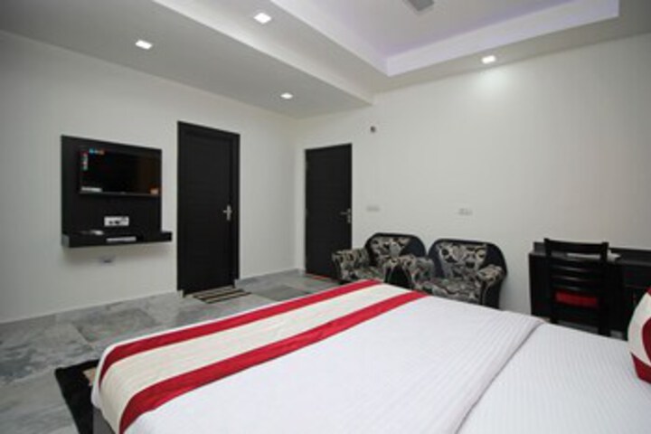 Room 11 of 20