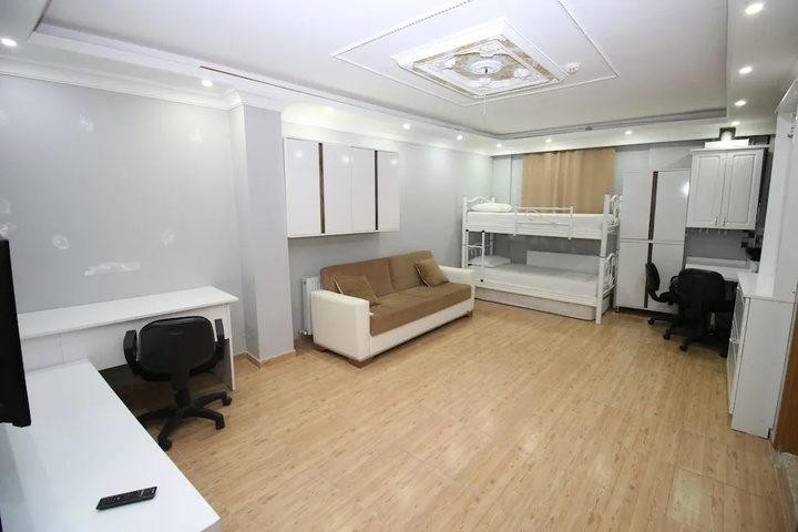 Room 6 of 16