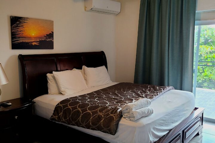 Room 10 of 36