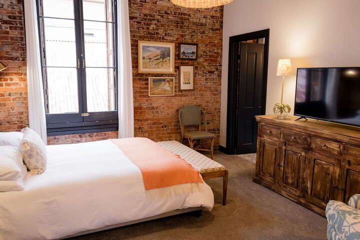 Deluxe Single Room 1 King Bed City View (7 of 30)