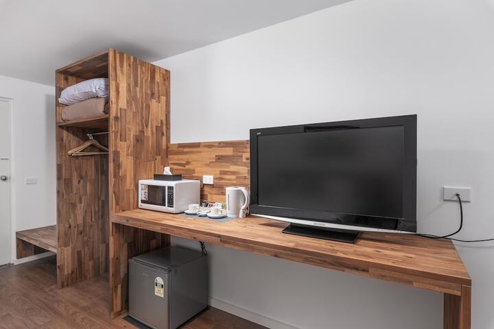 Room 5 of 28