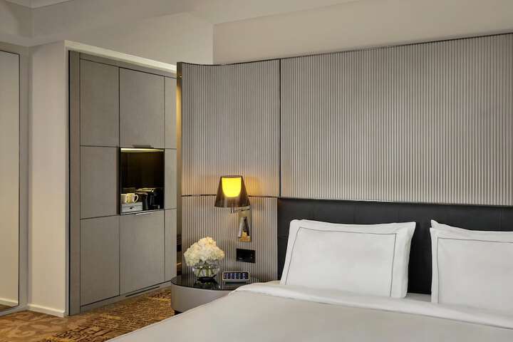 Room 35 of 77