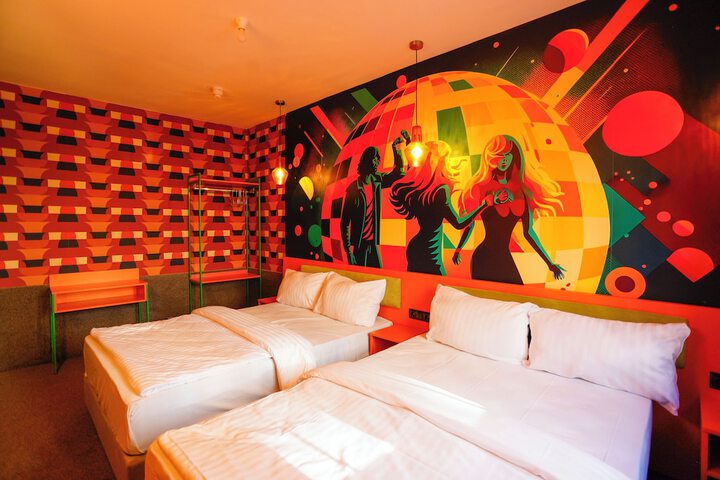 Room 14 of 18