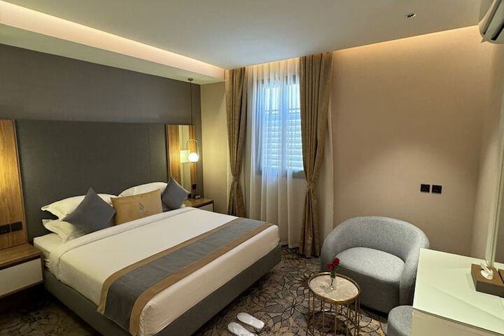 Room 5 of 20