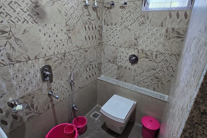 Room 4 of 7