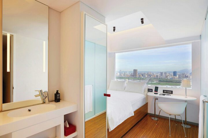 Room 19 of 35