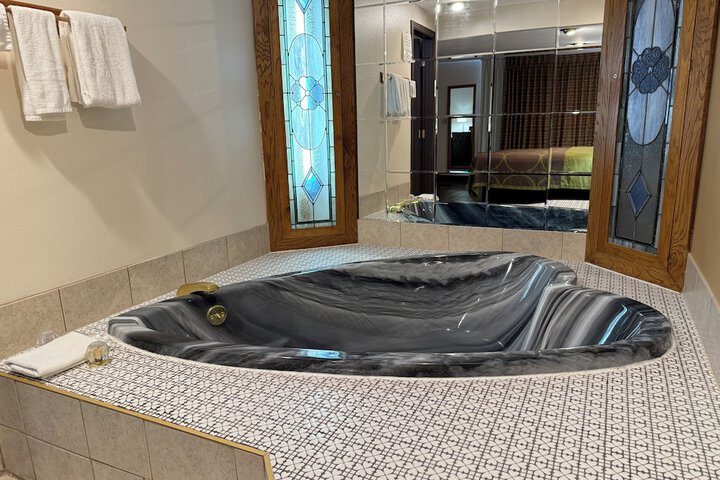 Hot Tub 66 of 90