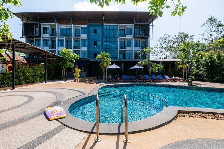 Hotel Pool