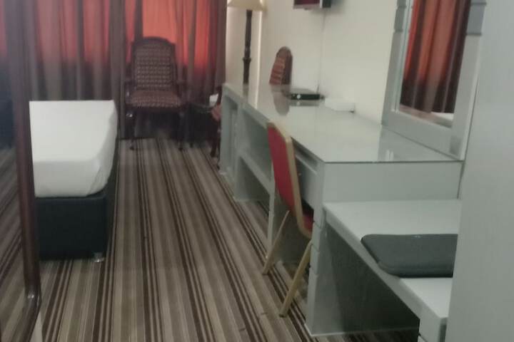 Room 10 of 67