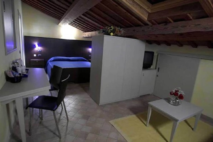 Room 10 of 39