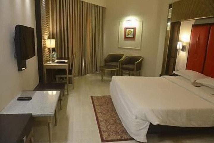 Room 10 of 34