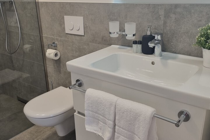 Room 32 of 41