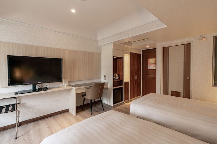 Room 17 of 45