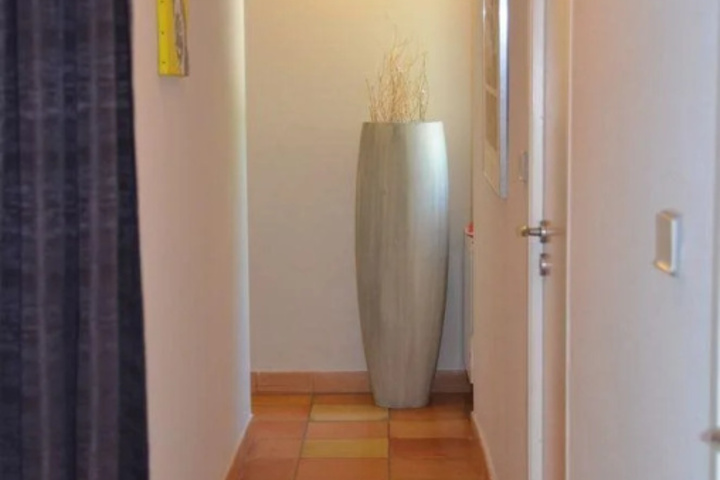Room 4 of 12
