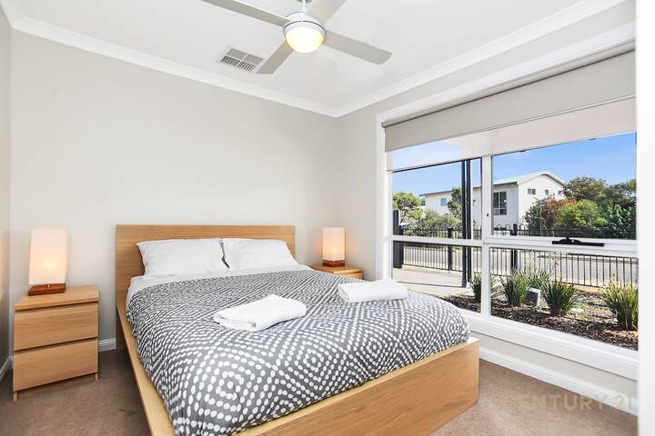 Room 4 of 28