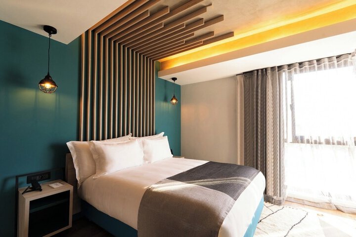 Room 28 of 76