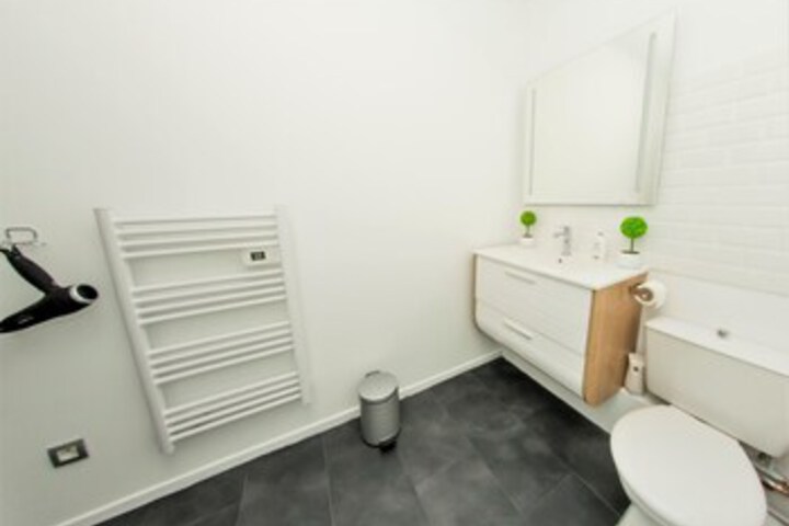 Room 3 of 20