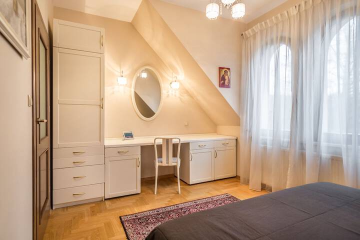 Room 8 of 165