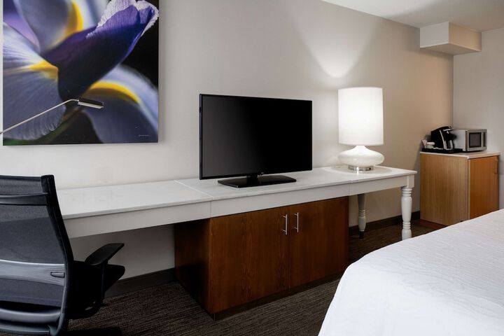 1 King Bed (19 of 23)