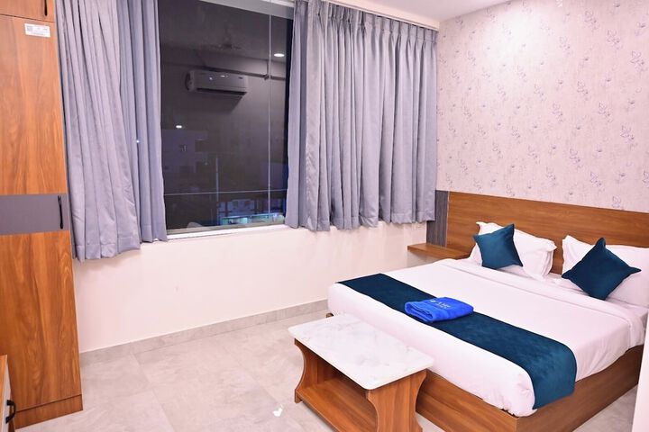 Room 8 of 18