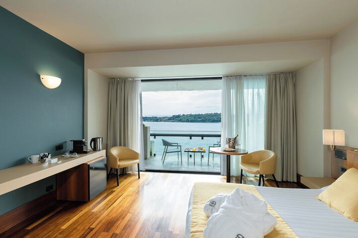 Room 21 of 35