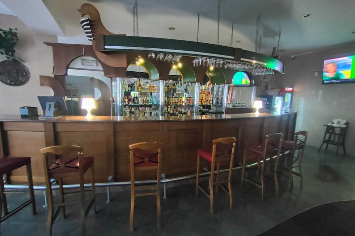 Lounge 10 of 12