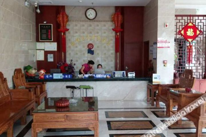 Junqun Jinma Business Hotel