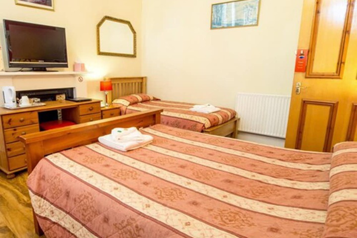 Room 10 of 33