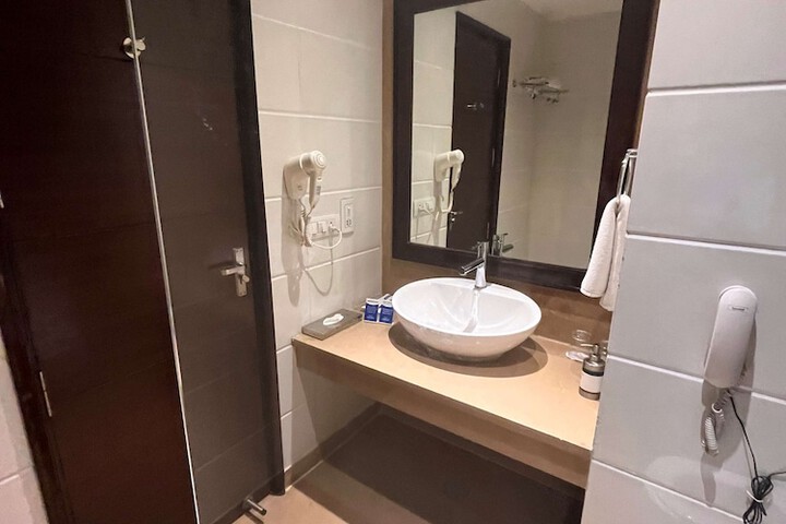 Room 27 of 60
