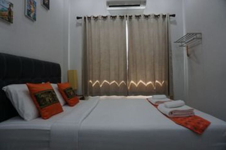 Room 10 of 27